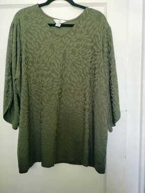 CJ Banks Olive Green Plus Size Peek A Boo Sleeve Tunic with Subtle Pattern 2X